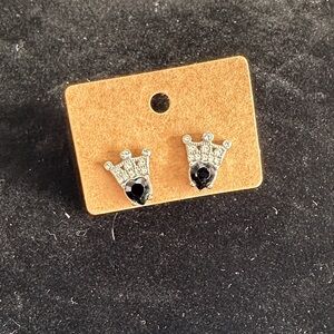 👑Silver and Black Crown Heart Earrings